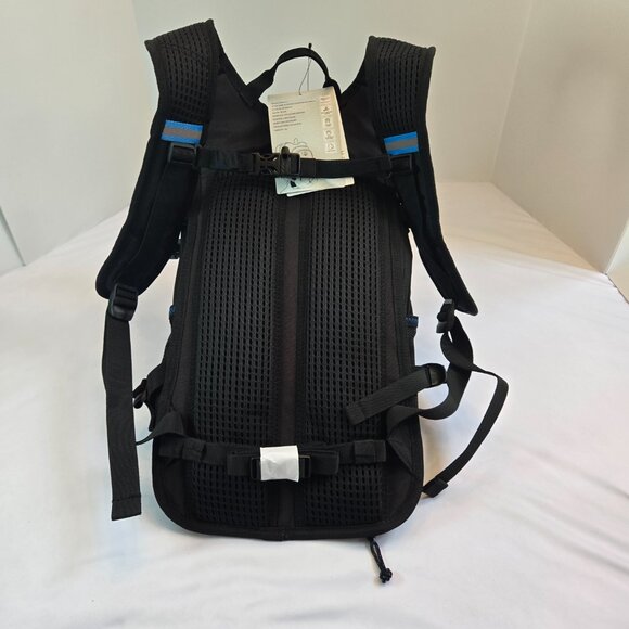 EVERFUN Hydration Backpack W/ Water Bladder 2L Insulated/Lightweight Black - Picture 9 of 10